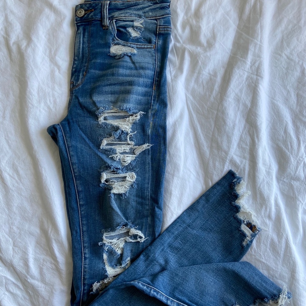 American Eagle Light Wash Skinny Jeans